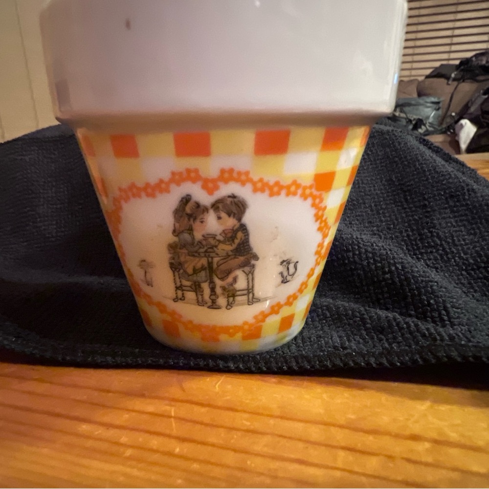 Source Unknown Checkered Pot with Heart Design